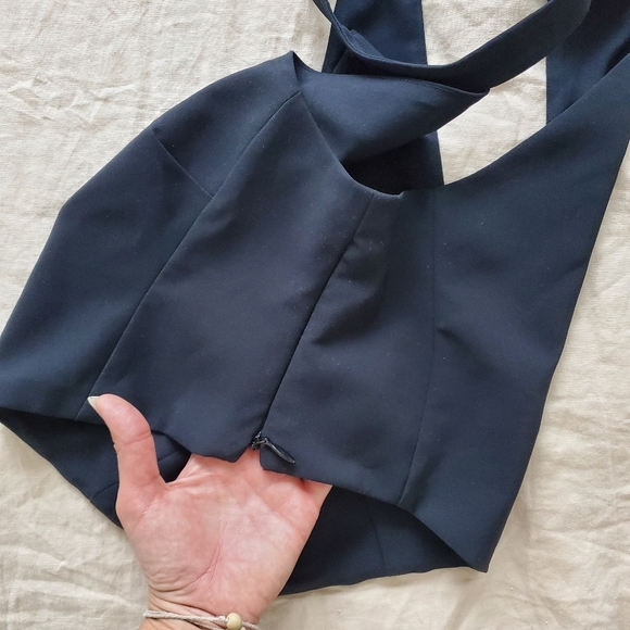 Stunning Bebe halter crop top size 8 - Picture 4 of 6